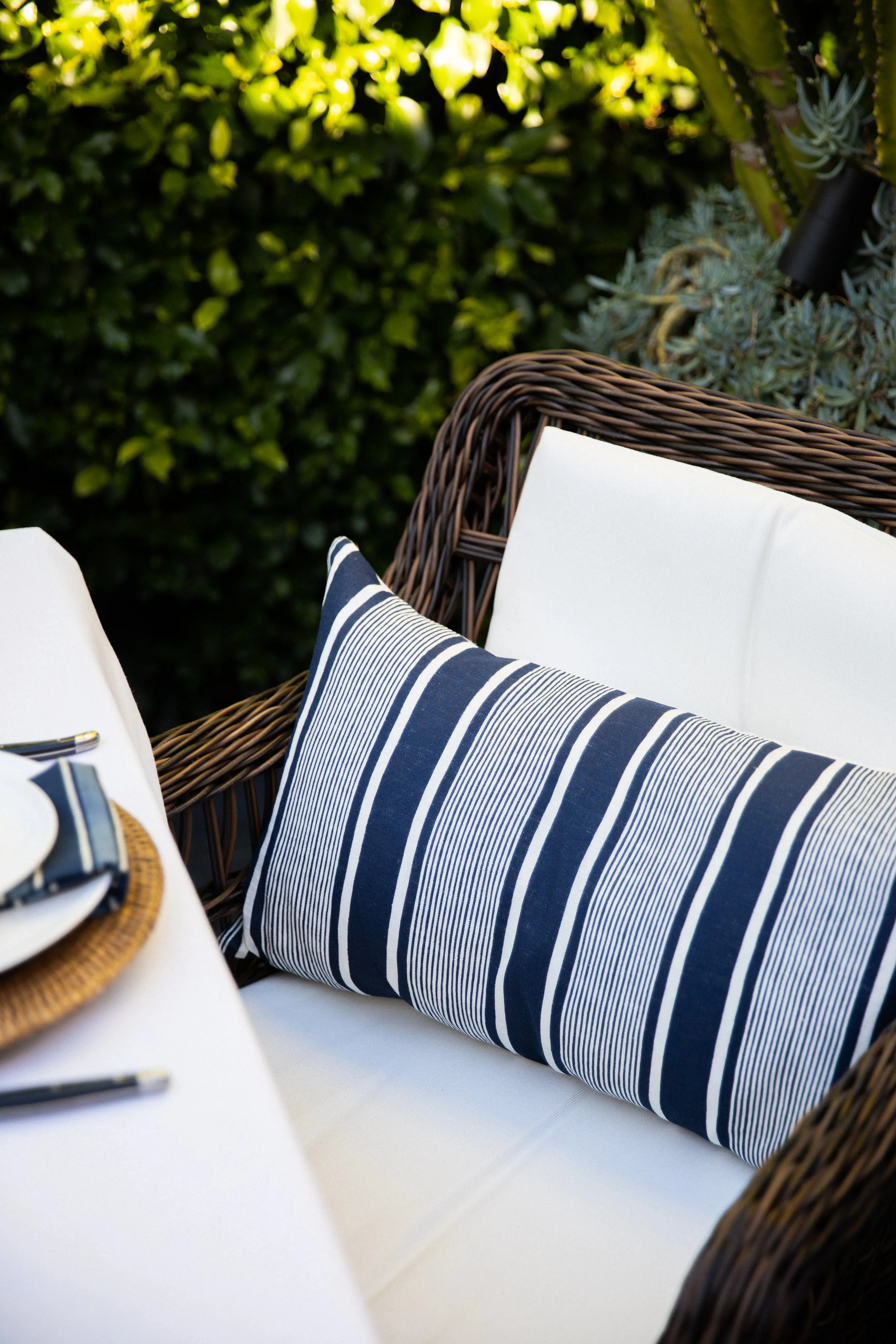 Linen Capri Stripes Navy 35x60