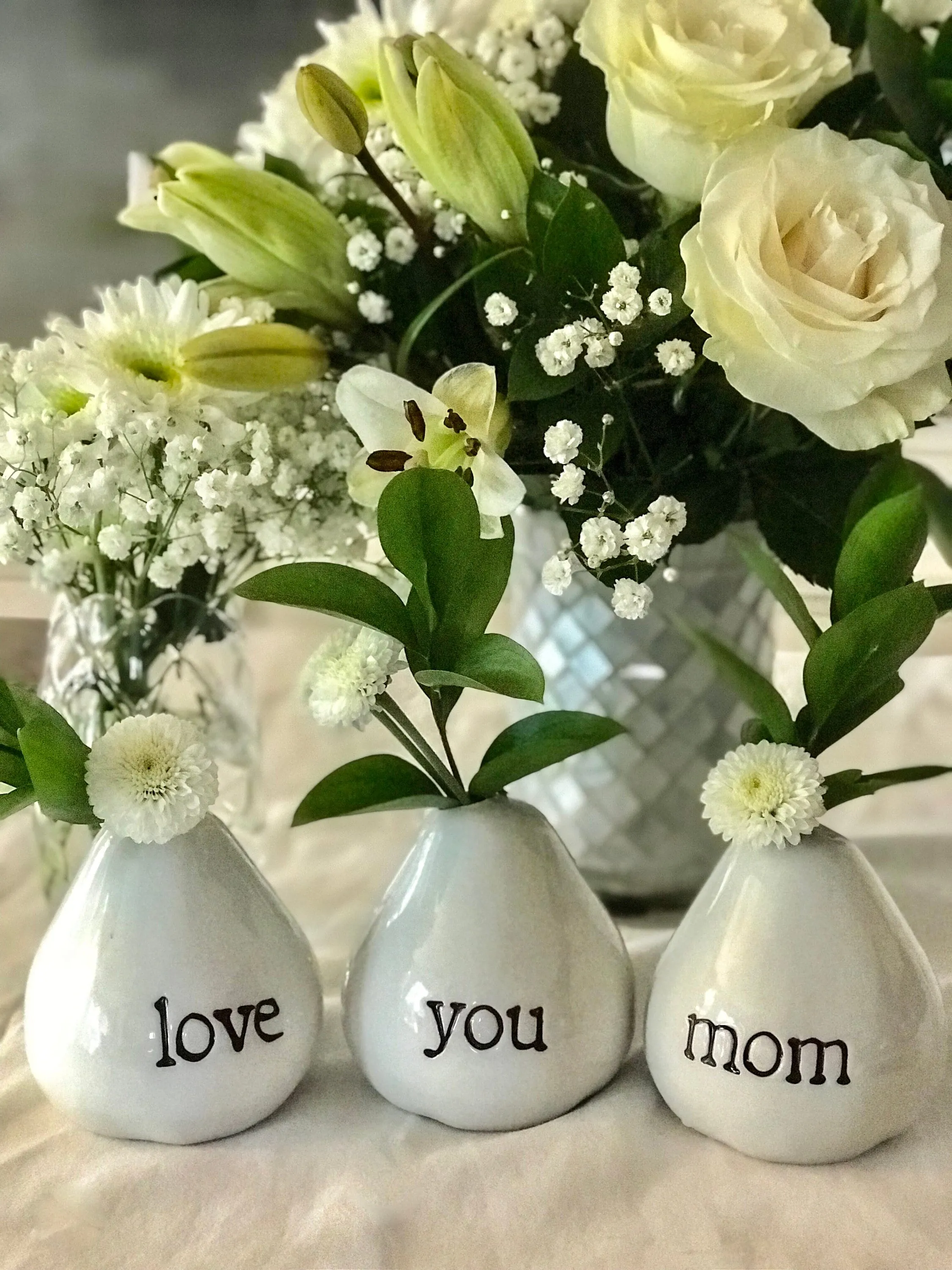 Love You Mom Vases For Flowers - Adorable White Porcelain Flower Vase Set For Mothers Day, Valentines, Christmas, Birthday, Gifts for Mom