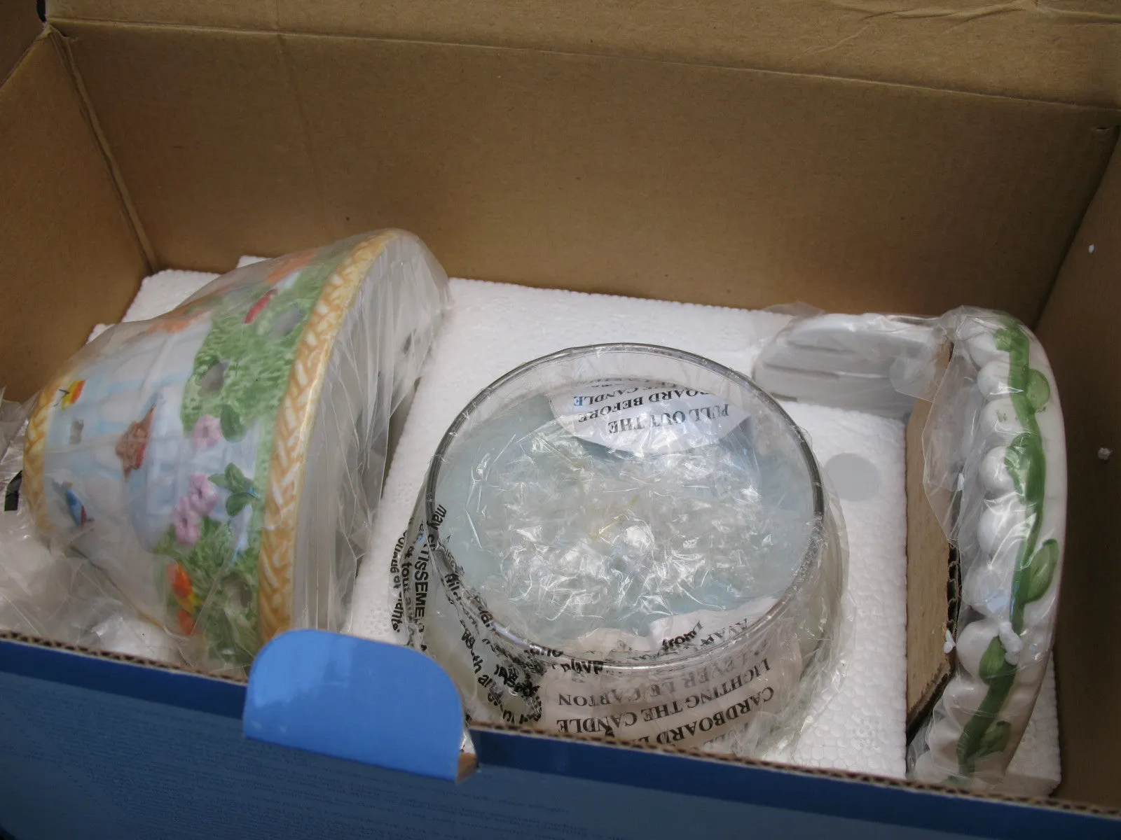NEW NIB AVON SPRING FLORAL FLOWERS GARDEN Scented JAR CANDLE LIGHT Ceramic LAMP SHADE SET